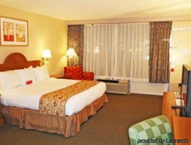 Ramada By Wyndham Asheville / Biltmore West Екстериор снимка