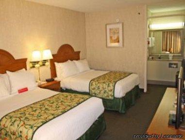 Ramada By Wyndham Asheville / Biltmore West Екстериор снимка